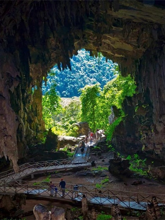 Explora las maravillas ocultas de la Selva Central en la misteriosa Cueva Tunki. Una aventura subterránea inolvidable